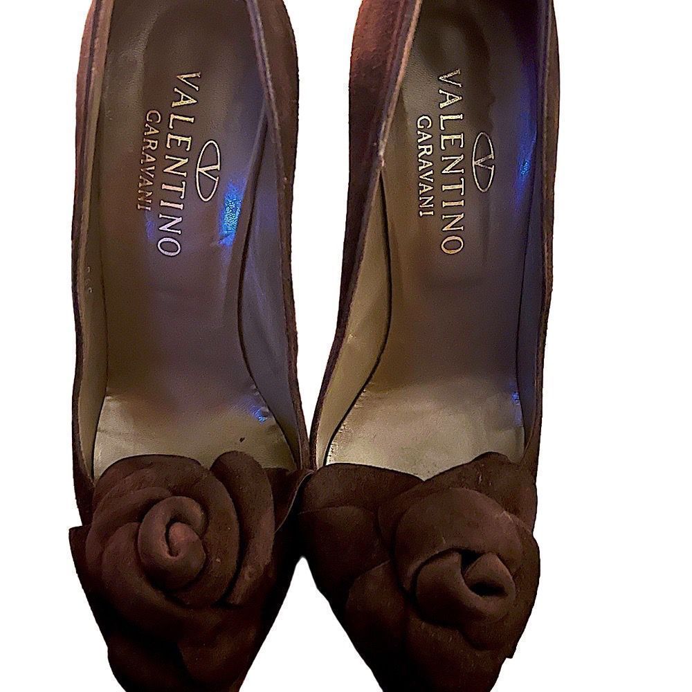 Valentino Genuine in Rich Brown SUEDE Rosette High Heels - Picture 9 of 10